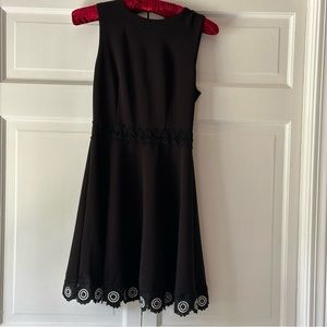 B Darlin Juniors Dress Sz 3-4 Black VGC Lace Trim White.Flared Skirt.